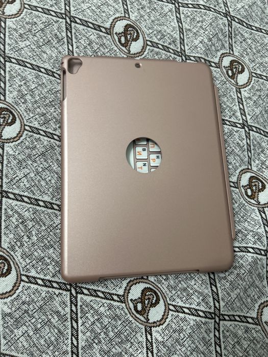 Клавиатура-чехол для iPad