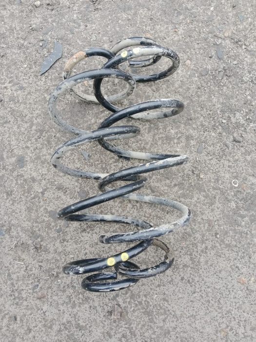 Продам передние пружины на LADA