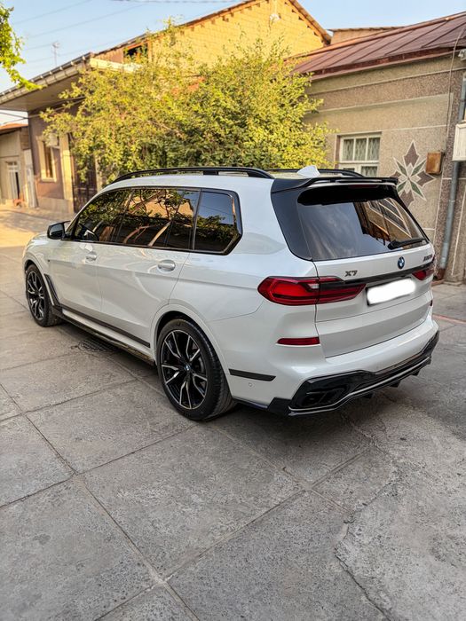 Bmw X7 M50i 4.4 full option