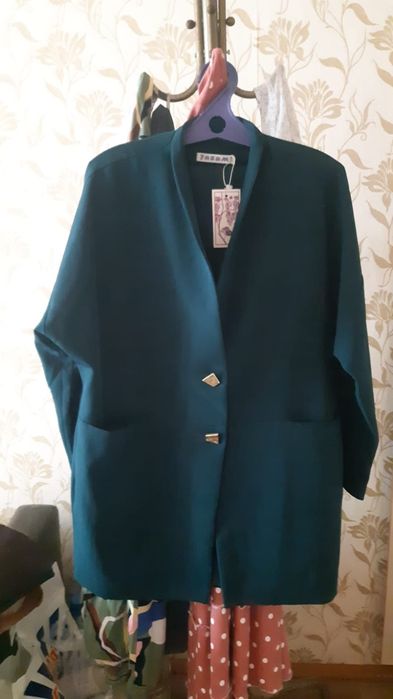 Продам женский костюм