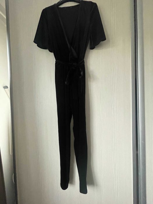 Salopeta neagra de catifea