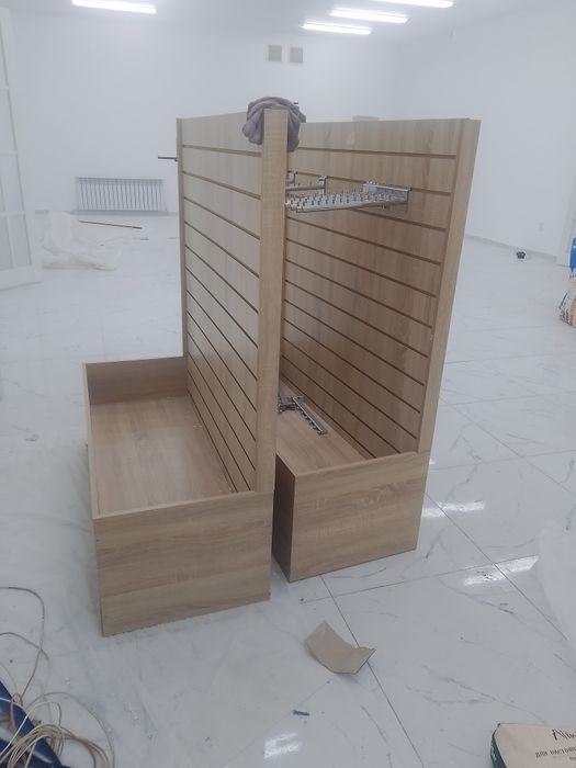 Шкаф для вешалок одежды