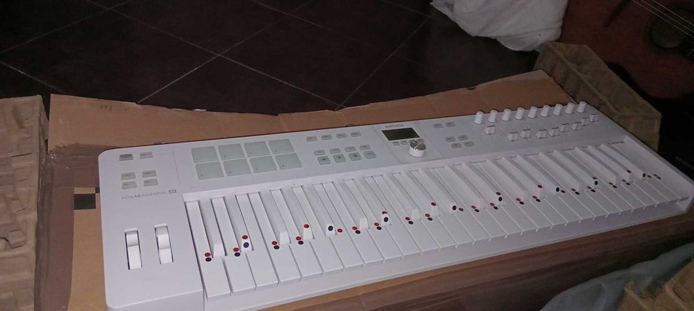 Arturia KeyLab Essential 49 MK3 Black  MIDI Controler