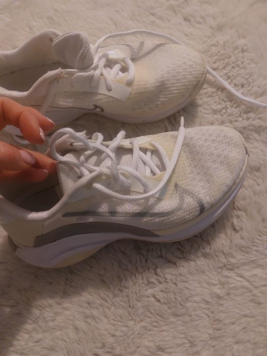 Дамски маратонки найк, nike