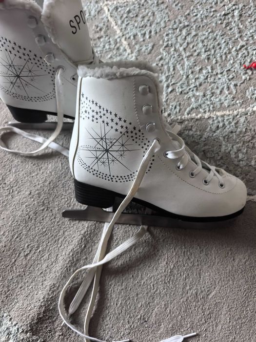 Коньки женские..