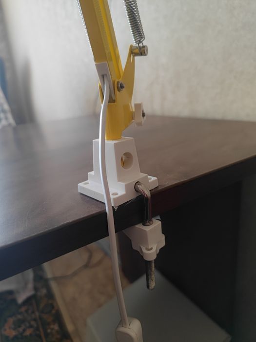 Настольная лампа б/у