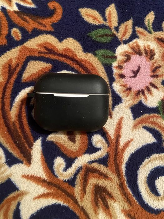 продам Airpods pro почти новые