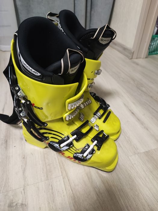 Продам горнолыжные ботинки