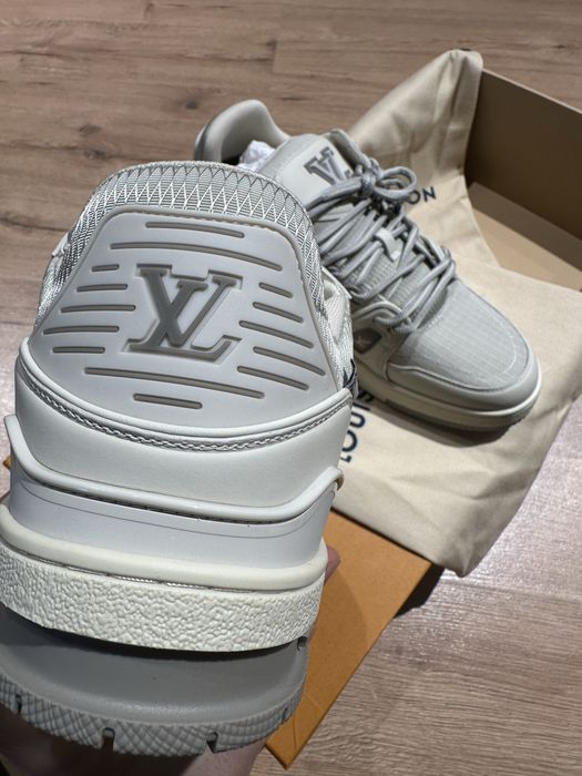 LV trainer sneaker grey