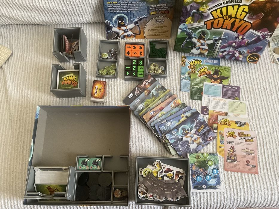 Настолна игра King of Tokyo + 6 разширения + folded space organizer - Като нова!