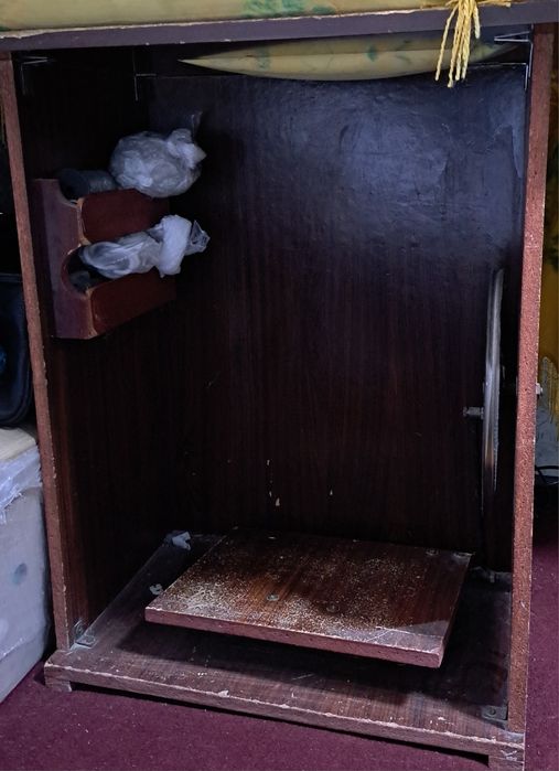 Швейная машина
Моторда ишледи столиям бор
Столи бн бирга сотила