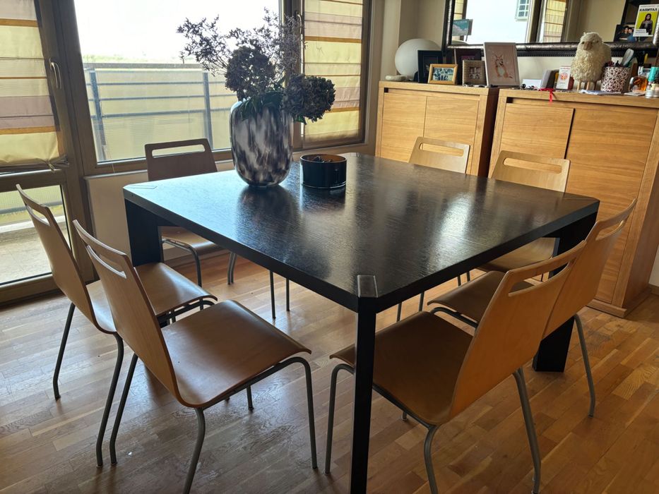 Дървена маса за хранене