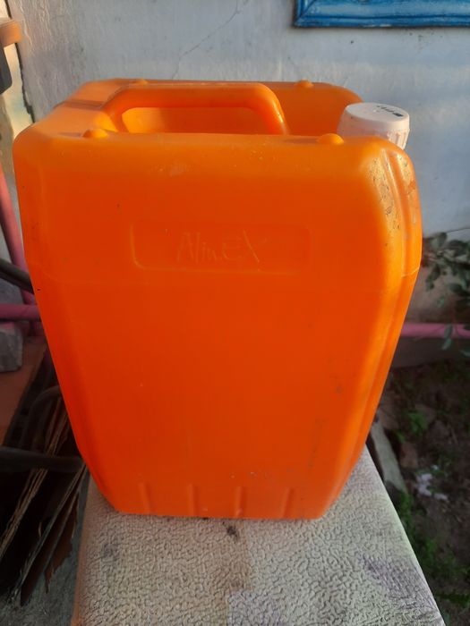 Продам пластиковые канистры