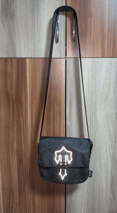 trapstar irongate reflective sidebag