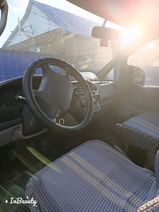 Продам машину идеально для большой семьи