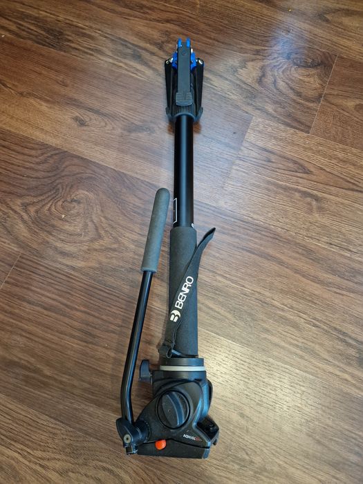 Monopod Benro și cap fluid Manfrotto