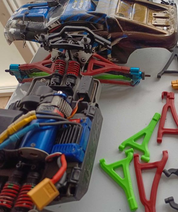 1/16 E-Revo VXL TSM 
с дистанционно