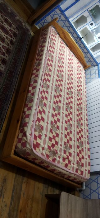 Matras va Spalnaya mebel sotiladi