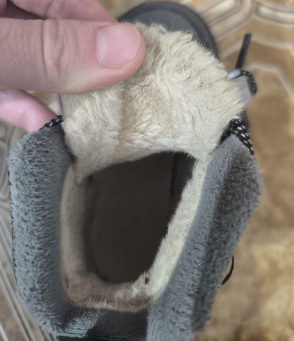 Продам детскую обувь