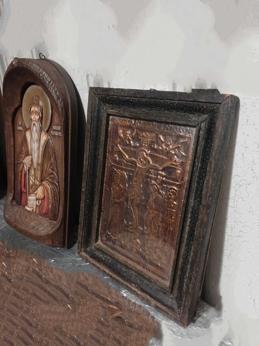 Големи икони медна,дърворезба и голям дървен кръст с броз Исус Христос