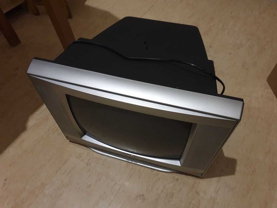 Телевизор JVC, диагональ 37 см, для кухни