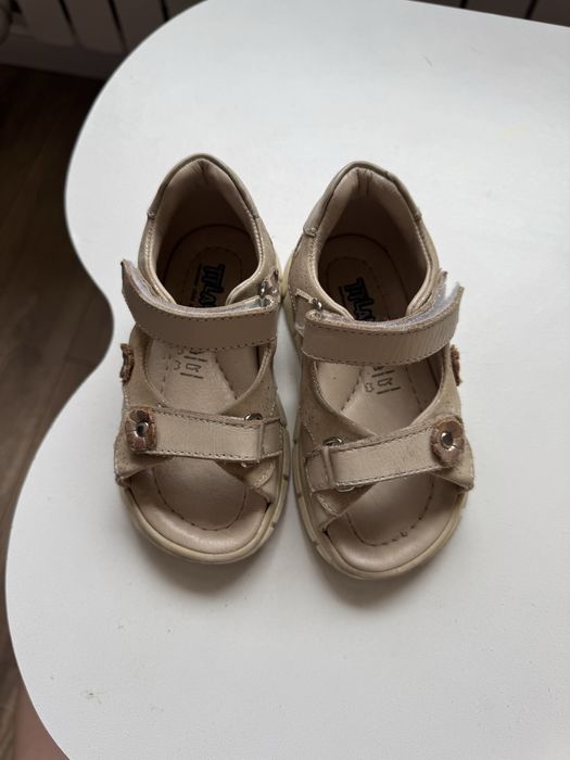 сандалии на девочку