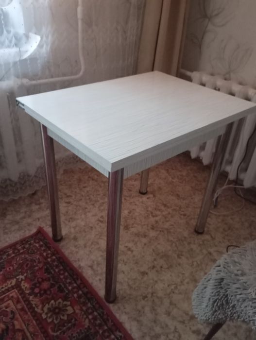 Продам кухонный стол
