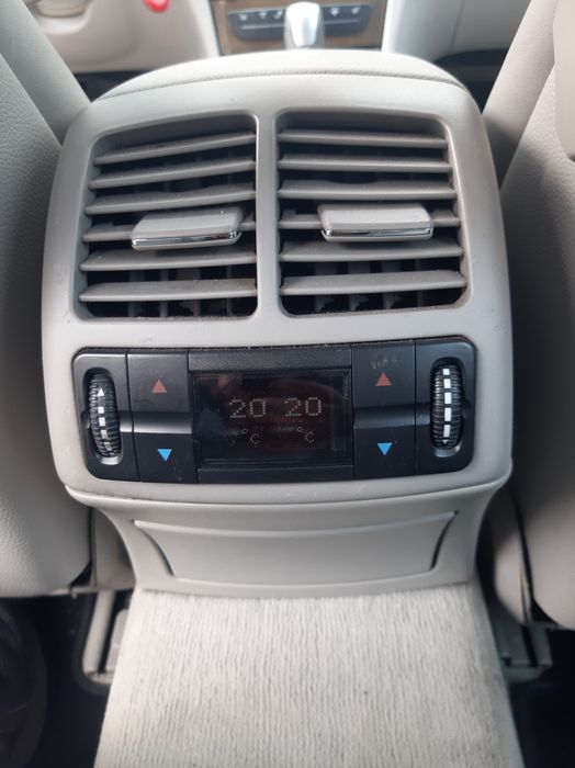 Продавам мерцедес Е класа