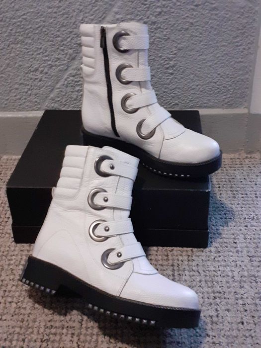 Botine/ghete albe piele.