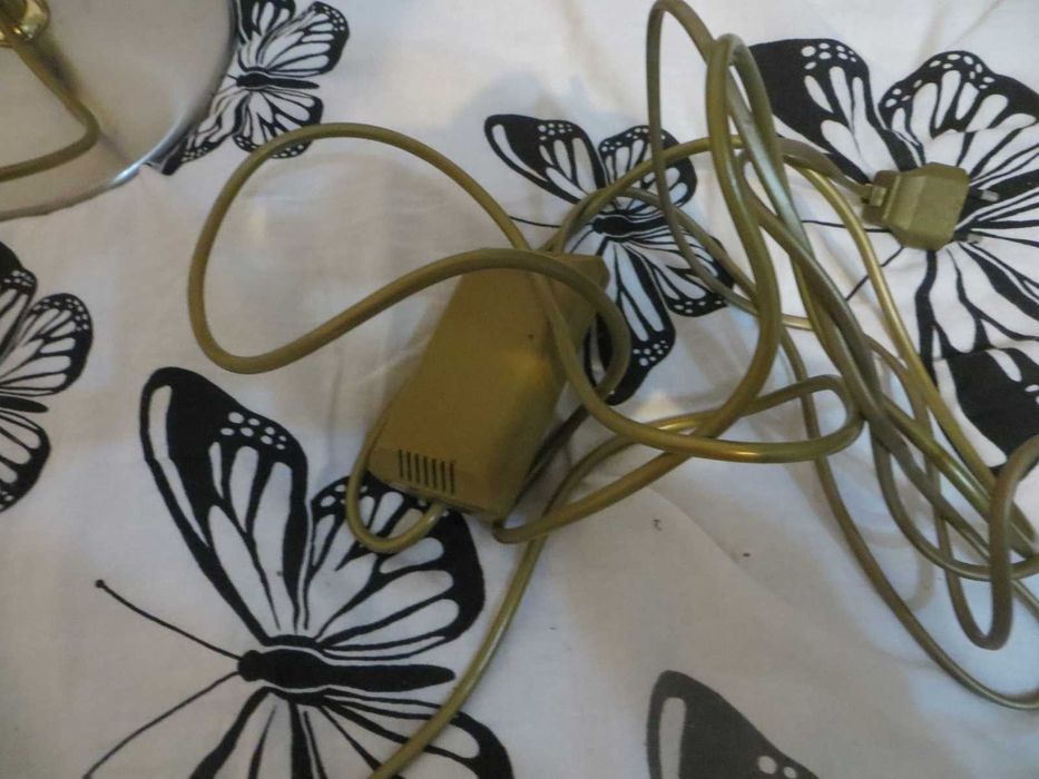 Масивна регулируема настолна лампа с въртящо рамо