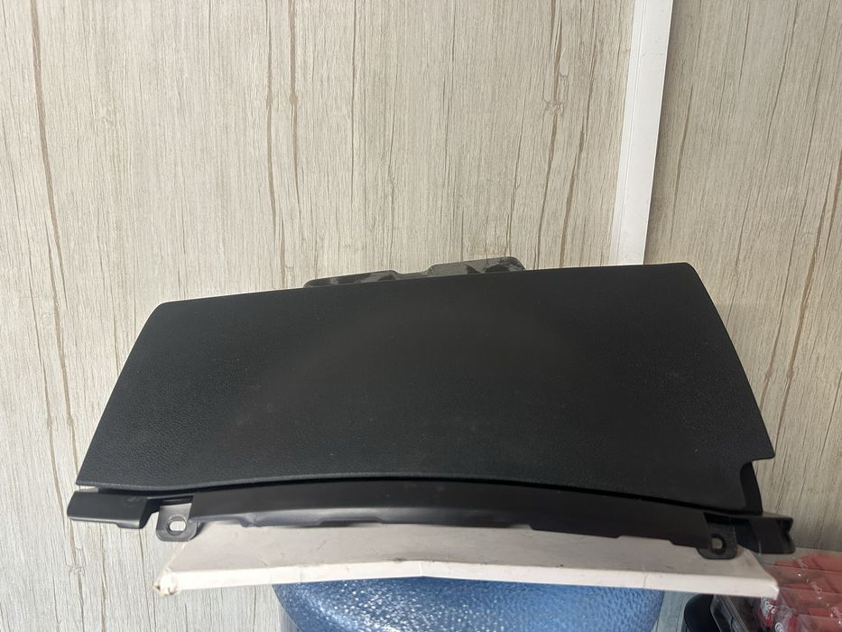 Жабка лява за табло за Ситроен Берлинго след 2008г.!