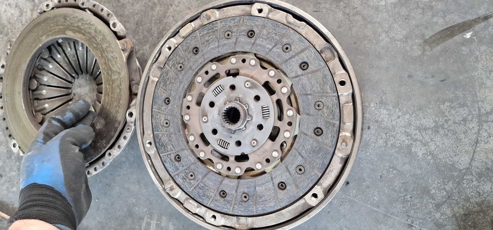 Volanta cu Kit Ambreiaj Ford Focus 3 C Max 1.6 tdci 115CP  6+1Viteze