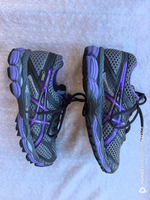Страхотни дамски маратонки Asics номер стелка 22.75см