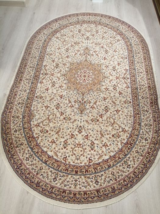 Продам ковёр овальный.