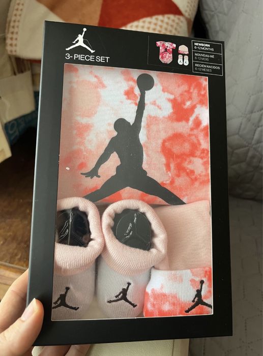 Нови Air Jordan бебешки комплекти, размер 6-12 месеца, два цвята