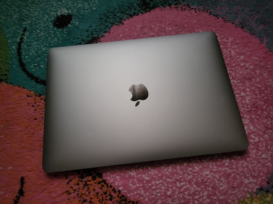 Macbook pro touchbar  m1 2020 13 inch 133 cicluri schimb cu placa  RTX