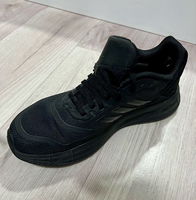 Продам кроссовки Adidas оригинал