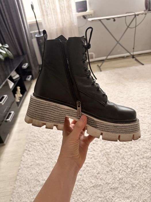 Продам осенние ботинки