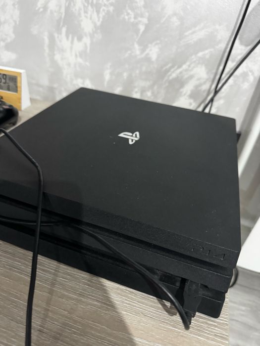 Vand PS4 Pro 1 TB