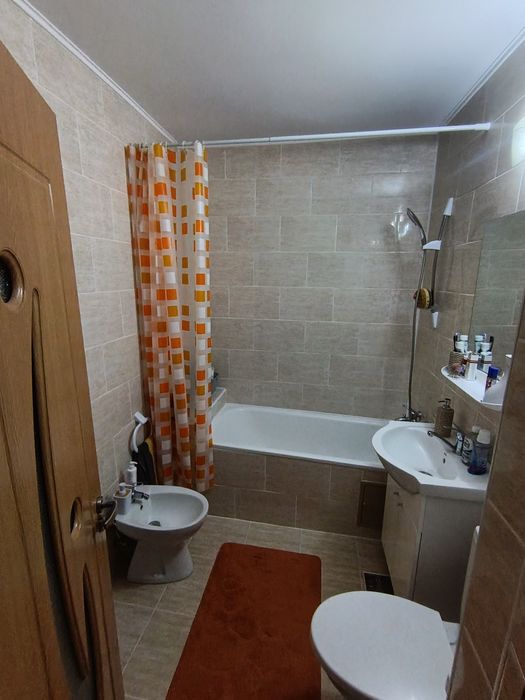 Vand apartament 3 camere decomandat