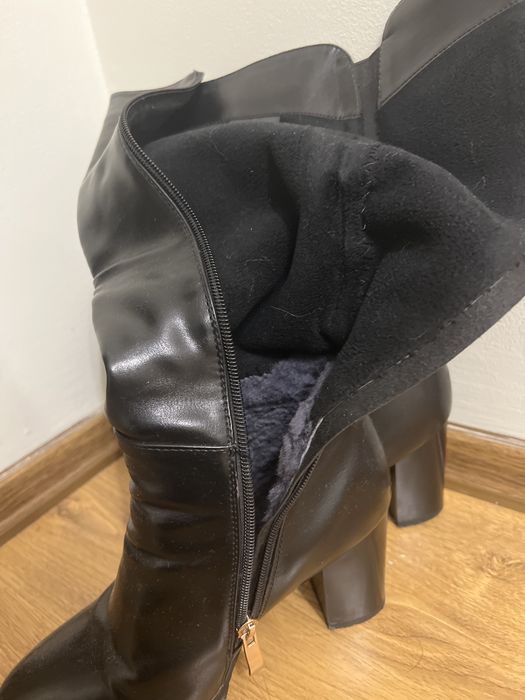 Продам женские сапоги