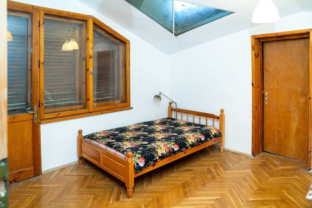 Продава се бутикова къща във вилната зона на с.Големо Бучино, Перник