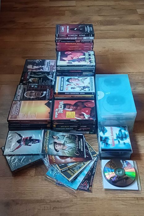 Распродажа дисков с фильмами и музыкой DVD и CD