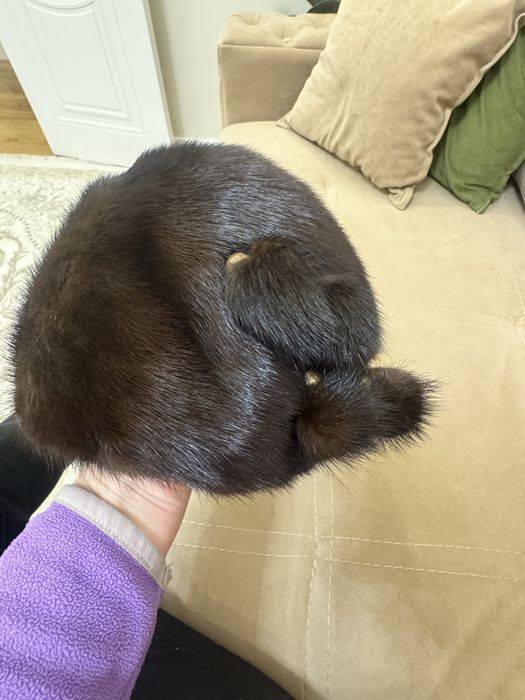 Норковая шапка с бубнами