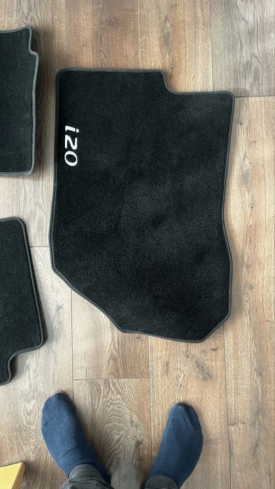 ЧИСТО НОВИ оригинални мокетни стелки за Hyundai i20 (OEM)