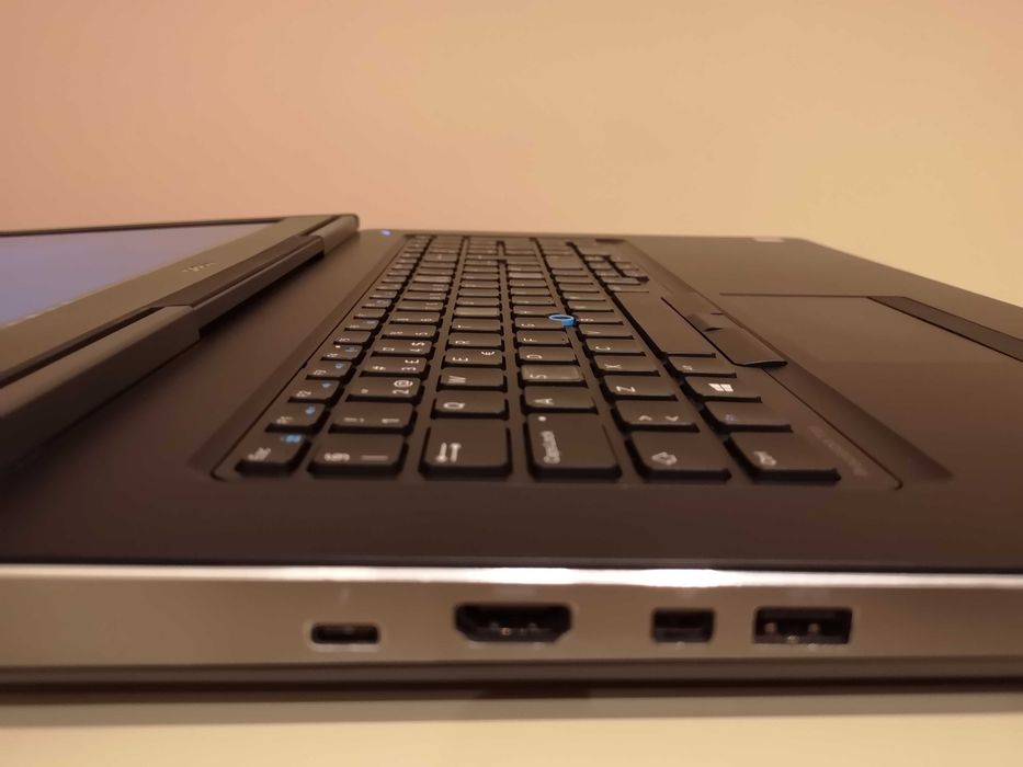 Лаптоп Dell Precision 7720/Intel Corte i7/32 GB/1000 GB/Nvidia P4000