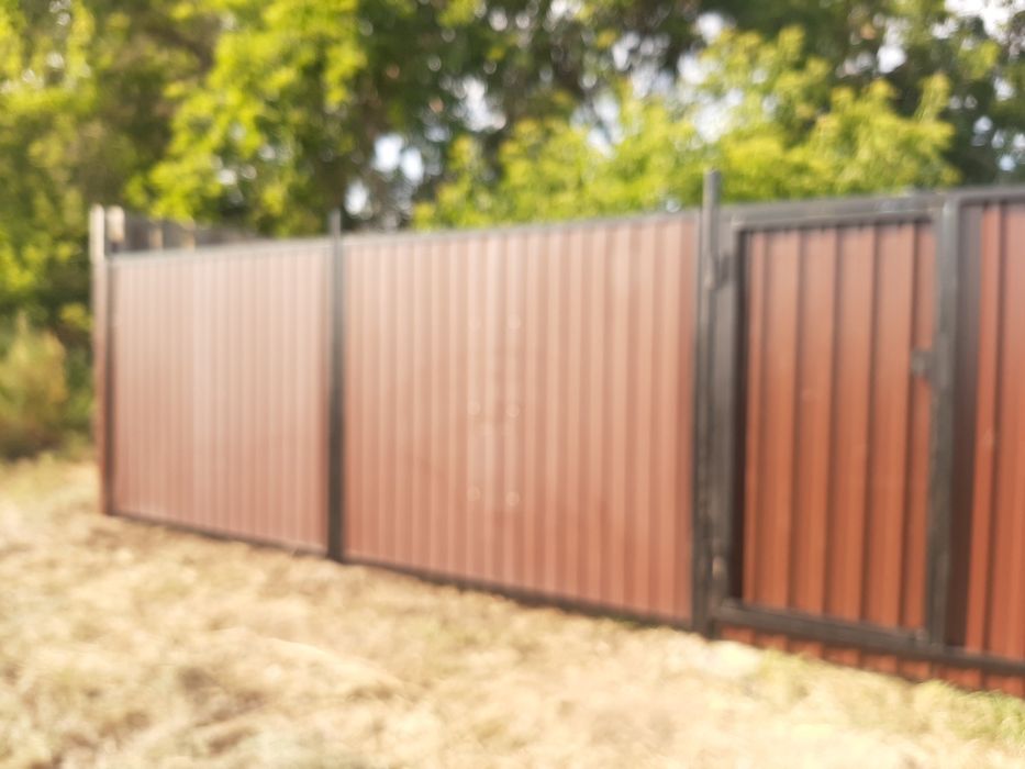 Продам забор из проф листа длина 20 м