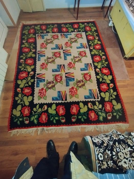 Vând covor lana traditional