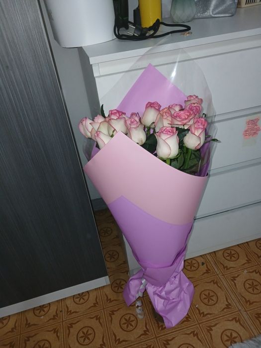 Продам букет 15 роз сегодняшний