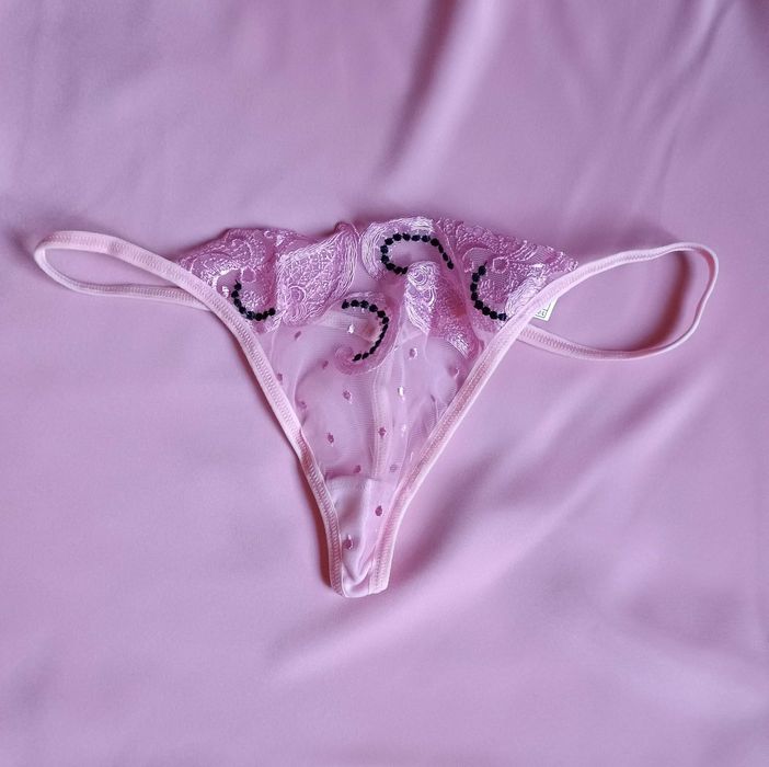 Две нови ефектни сатенени нощници, розова и черна, с дантели, р-р М